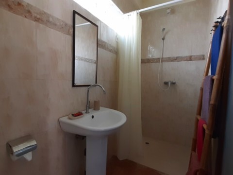 Salle de bains de la chambre pour 2 ou 3 personnes de la Suite, Pariliana