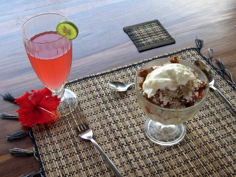 Thé à l'hisbiscus et Coupe Belle Journée, Restaurant de Pariliana, Bali