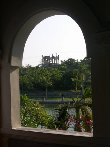 Ruines du Palais d'Ujung (Amlapura), conservé en souvenir du tremblement de terre de 1963 à Bali, éruption du Mont Agung