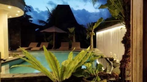 Vue depuis l'entrée de la Maison Blanche Pariliana