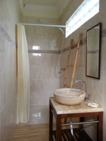 Salle de bains de la chambre standard, Pariliana, Bali